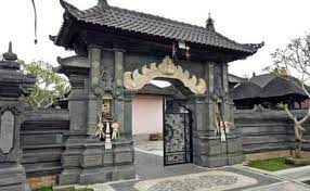 Selain dikenal memiliki eksotisme alam yang luar biasa, daerah tersebut juga memiliki banyak sekali keanekaragaman budaya dan kesenian daerah. Rumah Adat Bali Beserta Gambar Keunikan Fungsi Ciri Khasnya