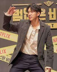 Lee seung gi is set to feature as a new player on season 2 of netflix 's ' busted! 19 11 08 Lee Seung Gi Busted S2 Press Con Official Photos Everything Lee Seung Gi