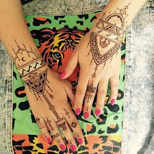 Aside from representing numerous virtues, a lotus flower also symbolizes the awakening of the soul. 1001 Ideas For Mehndi The Gorgeous Indian Henna Tattoo Art