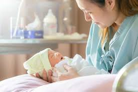 Air ketuban sedikit atau rendah (oligohidramnion) adalah suatu kondisi di mana cairan ketuban lebih rendah dari yang diperkirakan untuk usia kehamilan bayi. Bingung Membedakan Cairan Ketuban Dan Urine Begini Cara Mudahnya