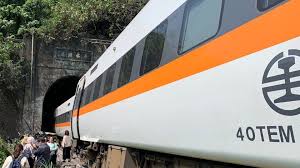 At the time of the accident, the train was carrying 488 passengers. Eg Tczyxhgiarm