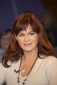 13 kilo hat sie abgenommen, damit sie besser in ihr andrea berg ist eine absolute schlagerqueen und viele können sich an der heißen schönheit gar nicht satt sehen. Neue Haarfarbe Ist Das Echt Andrea Berg Neue Haarfarben Frisur Pony Lang Andrea Berg