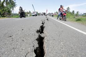 The quake, which occurred at around 10:38 p.m. Powerful Earthquake Measuring 6 0 Jolts Southern Philippines Houses And Roads Damaged