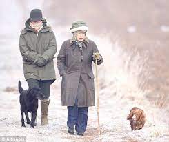 Queen S Hat Trick To Keep Out The Cold As Mercury Plunges To 5c Queen And Prince Phillip Her Majesty The Queen Queen Elizabeth