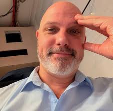 Good evening everyone I'm Carl 50 years single and looking for a real  connection, hate dramas