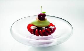 Nage De Cerises Et Griottes Glace Au Basilic Par Claire Heitzler Recette Chef Patissier Recette Dessert Recette Patisserie