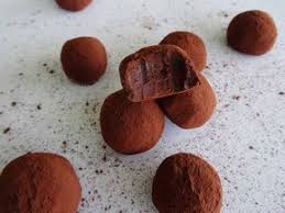 Originaire De Savoie Cette Petite Gourmandise Est Irresistible Dans Cette Recette Nous Allons Truffes Au Chocolat Truffes Au Chocolat Maison Chocolat Maison