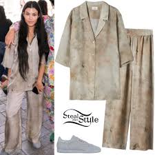 Kourtney kardashian's street style will inspire you, whether you're a fan or not. Qtqjdbpntqjf9m