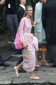 Weitere ideen zu beatrice borromeo, pierre casiraghi, braut portraits. Mb Arrivee Des Invites Mariage De Pierre Casiraghi Et Beatrice Borromeo Imagebuzz