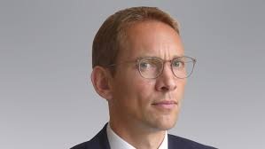 UBP refuerza el equipo de inversión de renta variable europea con el  fichaje de Charles Anniss