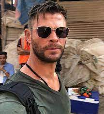Chrishemsworth Tomhiddleston Thor Thorragnarok Thoredit Thorthedarkworld Avengers Chris Hemsworth Hair Mens Haircuts Short Mens Hairstyles Short
