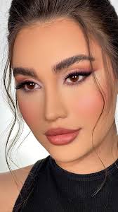 Hey all…. I am in need of a model who can recreate this look (as close a  possible) for a TFP session at my studio in Maricopa. Follow me