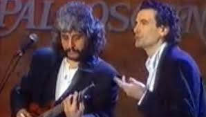 Garip olan film bitiyor ve troisi ölüyor. Napoli Piange Pino Daniele Lutto Cittadino Chiesto Napule E Come Inno La Gazzetta Dello Sport
