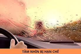 Khi tầm nhìn bị hạn chế thì người lái xe phải như thế nào để bảo