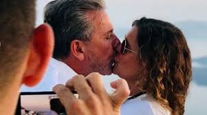 Ver las letras de ricardo montaner y escuchar tan enamorados, la gloria de dios (part. Ricardo Montaner Se Caso Por Sexta Ocasion Con Su Esposa En Grecia El Comercio