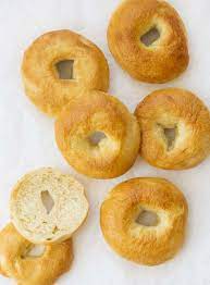 Plain Bagels Are A Staple For Breakfasts And Have Evolved To Be Topped With Everything From Cream Cheese To Your Favorite Pizza Plain Bagel Bagel Recipe Bagel