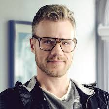 Alex Goad's Instagram, Twitter & Facebook