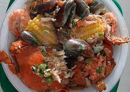 Panaskan 5 sdm minyak goreng, lalu goreng udang. Resep Seafood Asam Manis Yang Luar Biasa