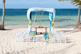 Si vas a celebrar una boda romántica en la playa, necesitarás un bonito vestido de novia de playa. Tu Boda En Republica Dominicana