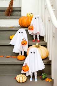 90 Awesome Diy Halloween Decorations Ideas 65 Coachdecor Com Halloween Outdoor Decorations Handmade Halloween Decorations Halloween Diy Crafts