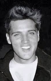 Here are some photos from the legendary singer's childhood! Elvis Presley 1958 Elvis Presley Photos Young Elvis Elvis Presley
