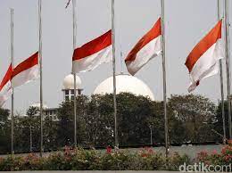 Bendera setengah tiang (bahasa inggris: Mendikbud Minta Masyarakat Kibarkan Bendera Setengah Tiang 30 September