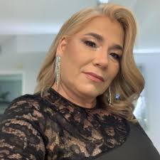 Celebrando el cumpleaños de mi nieta Elis en Fox's Lounge. De iz. a der.  Jesse, yo, Elio (novio de Elis) Elis, Nicolle. Lissy y Gianfranco. También  había un montón de amigos de