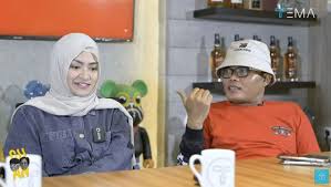 Indo viral istrinya sule skandal. 5 Fakta Mencengangkan Nathalie Holscher Dj Indonesia Yang Lagi Dekat Dengan Sule Jurnal Sumsel