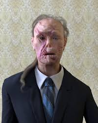 Continuing his pattern of both, staying very busy and taking on roles of notorious characters, gary oldman plays the lead in bram stokers dracula. Mason Verger Hannibal