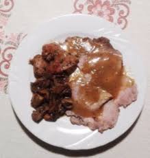 Pestate i grani di pepe verde con un batticarne e passatevi i medaglioni di vitello in modo che aderisca alla carne. Arrosto Alle Mele Con Noci Del Bleggio Medaglioni Di Filetto Di Maiale Al Pepe Verde E Noci Foto Di Trattoria Locanda Alla Rosa Bleggio Superiore Tripadvisor
