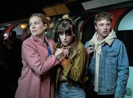 Wells servie par un casting international. La Guerre Des Mondes 2019 Saison 1 Episode 1 Serie Fantastique Telerama Fr