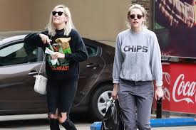 Meyer is one of his favorite topics and justifiably so. Kristen Stewart Le Message D Amour De Sa Compagne Dylan Meyer