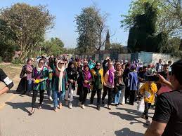 جنایات طالبان»؛ مهاجران افغان مقیم پاکستان تظاهرات کردند - Farkhundanews