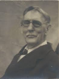 Ellen Calvert's Instagram, Twitter & Facebook