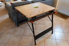 The table top consists of two wooden jaws, one of which is fixed and the other able to be moved in and out on threaded rods operated by handles, so it can be used as a. 21 Workmate Ideen Holzarbeitstisch Kleine Werkbank Faltbare Werkbank