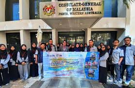 International islamic university malaysia offers foundation programs, undergraduate and master's courses in fields such as health and medicine, business and management, applied and pure sciences, engineering, humanities, and computer science and it. Visit By The Faculty Of Quranic And Sunnah Studies Islamic Science University Of Malaysia Delegation 26 August 2019 Events News Portal