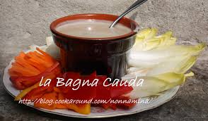 Le verdure da servire crude sono il cardo gobbo, il topinambur, la verza e l'indivia belga. Bagna Cauda