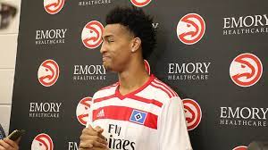 Nba fearless forecast weekly rank: Kuriose Kleiderwahl Nba Star John Collins Posiert Im Hsv Trikot Fussball News Sky Sport