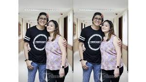 Joanna alexandra memutuskan menikah dengan suaminya, raditya oloan panggabean di usia yang tergolong cukup muda, yakni 19 tahun. Tag Raditya Oloan Panggabean Terjerumus Narkoba Hingga Seks Pranikah Di Usia Muda Artis Ini Kini Hidup Harmonis Punya 4 Anak Tribun Jatim