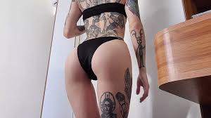 إغاظة مؤخرة ملكة الوشم