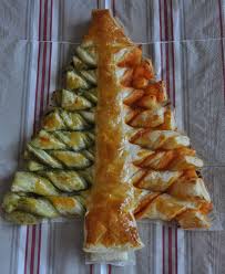 Deux Pates Feuilletees Entre Lesquelles On Tartine Du Pesto Vert Et Du Pesto Rouge Puis On Decoupe En Forme De Sapin Et On To Pesto Vert Pesto Rouge Cuisine