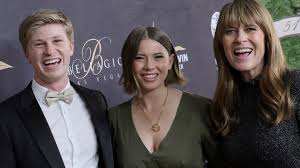 Bindi Irwin has reacted to Robert Irwin's "profound" DWTS ...