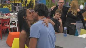 Paola di benedetto vincitrice del grande fratello vip 2020.la vittoria della ex madre natura di ciao darwin ha convinto davvero tutti: Antonio Zequila Bacia Paola Di Benedetto Grande Fratello Vip Video Mediaset Play