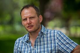 Laár andrás előadóművész, humorista, zenész, énekes, költő, spirituális tanító, az orsz Bodocs Tibor Estje Csabagyongye Kulturalis Kozpont