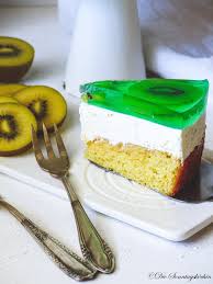 Sommer Einzug Kiwi Quark Torte Mit Gotterspeise Die Sonntagskochin In 2020 Dessert Ideen Lebensmittel Essen Quark