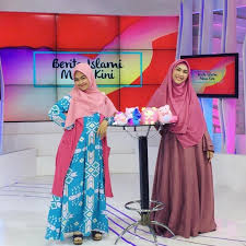 Ayah oki setiana dewi dan ria ricis meninggal dunia. Foto Foto Masa Muda Oki Setiana Dewi Mirip Banget Ria Ricis Matamata Com