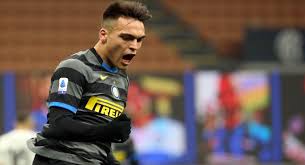 El tema del pase del bahiense lautaro martínez de inter, de milán, a barcelona, se diluyó luego de sonar fuerte en el comienzo de la temporada europea que acaba de finalizar, pero ahora su representante, alejandro camaño, lo puso otra vez sobre el tapete al confiarle a medios españoles. Lautaro Martinez Anoto En Goleada Del Inter De Milan Sobre Benevento
