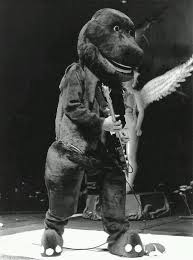 Barney The Dinosaur Black And White Kurt Cobain Of Nirvana On Stage In Dinosaur Outfit Kurt Cobain Nirvana Kurt Cobain Dress