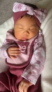 A heartwarming first meeting between this newborn baby and her great great  grandmother