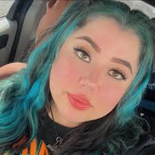 Husband is reading again. Wants suspense and edge of the bed type  book…should he just go for it with Stephen King? He's actually read some  popular books like Verity but…😏 he's not